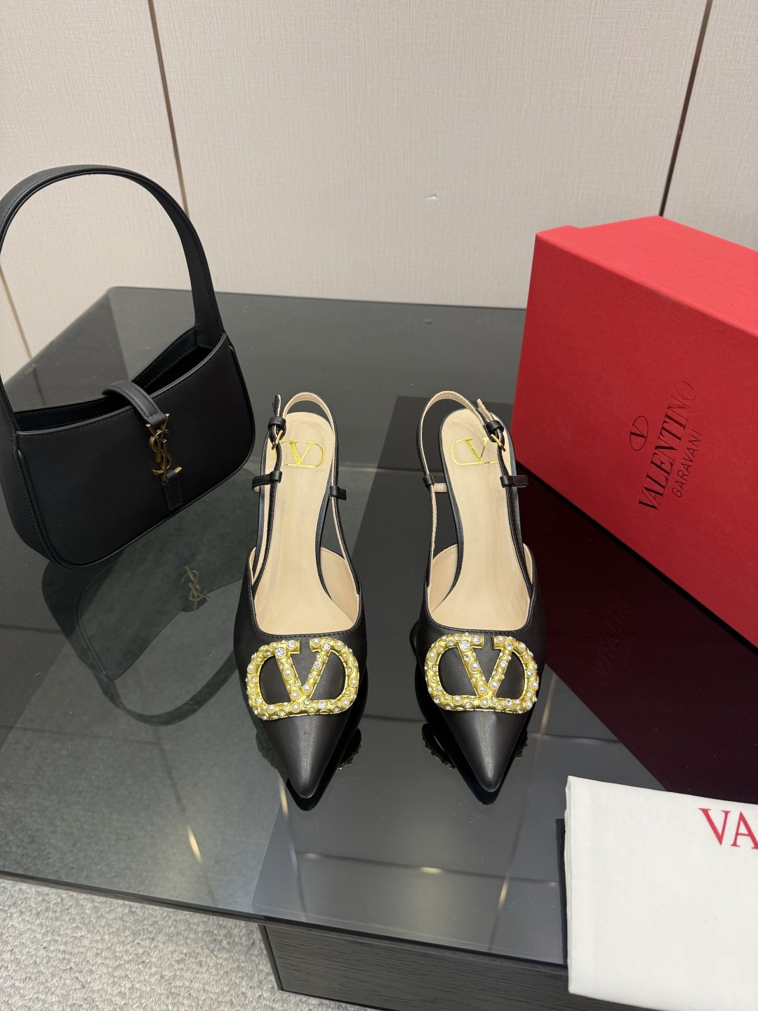발렌티노(VALENTINO) 신상 리본 스트랩 펌프스 신발