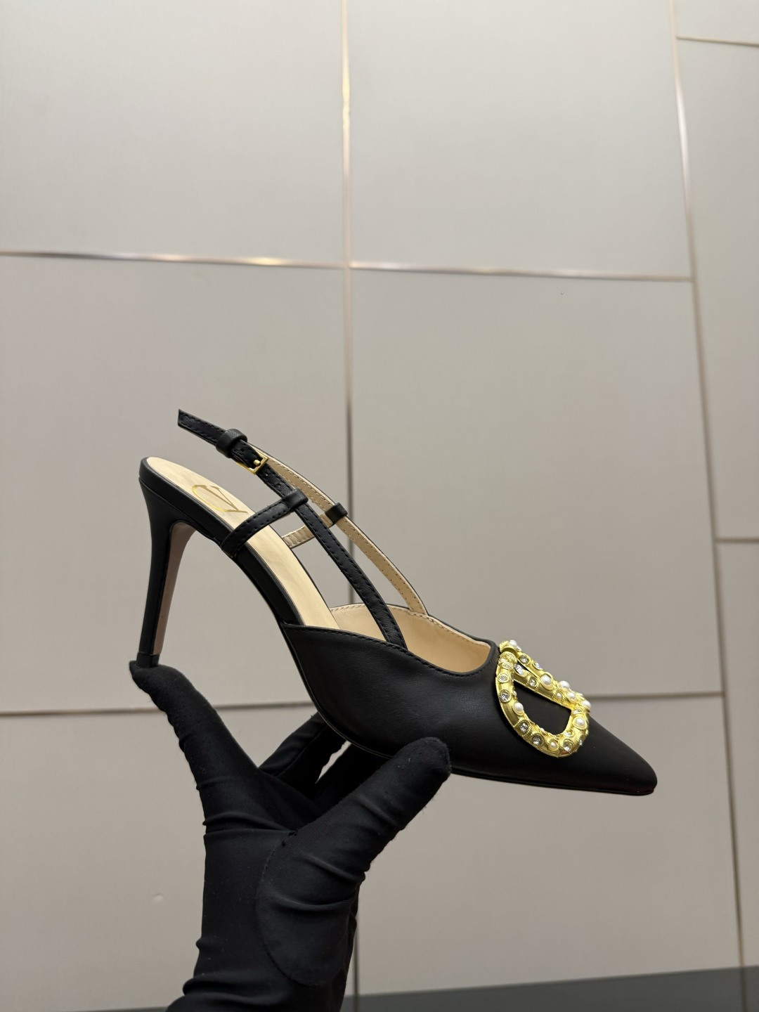 발렌티노(VALENTINO) 신상 리본 스트랩 펌프스 신발