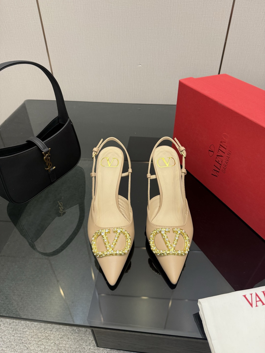 발렌티노(VALENTINO) 신상 리본 스트랩 펌프스 신발