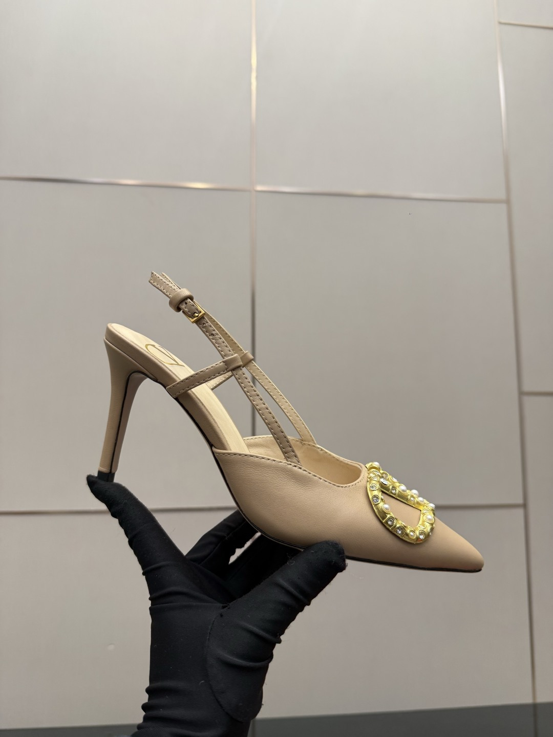 발렌티노(VALENTINO) 신상 리본 스트랩 펌프스 신발