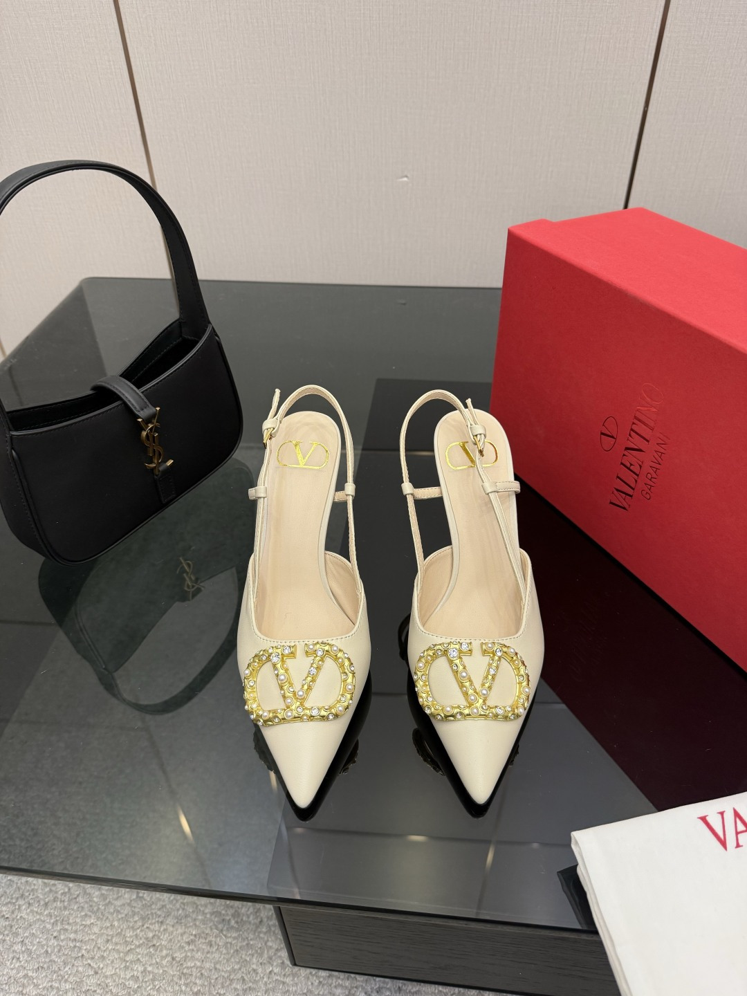 발렌티노(VALENTINO) 신상 리본 스트랩 펌프스 신발