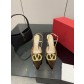 발렌티노(VALENTINO) 신상 리본 스트랩 펌프스 신발