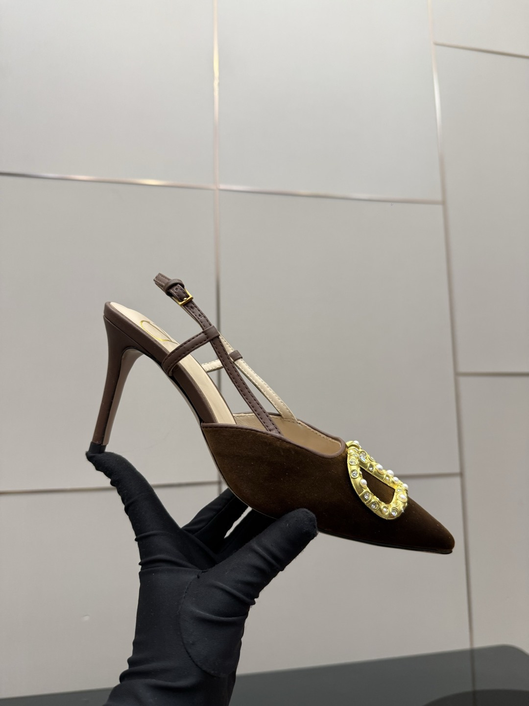 발렌티노(VALENTINO) 신상 리본 스트랩 펌프스 신발