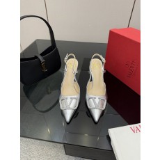 발렌티노(VALENTINO) 신상 리본 스트랩 펌프스 신발