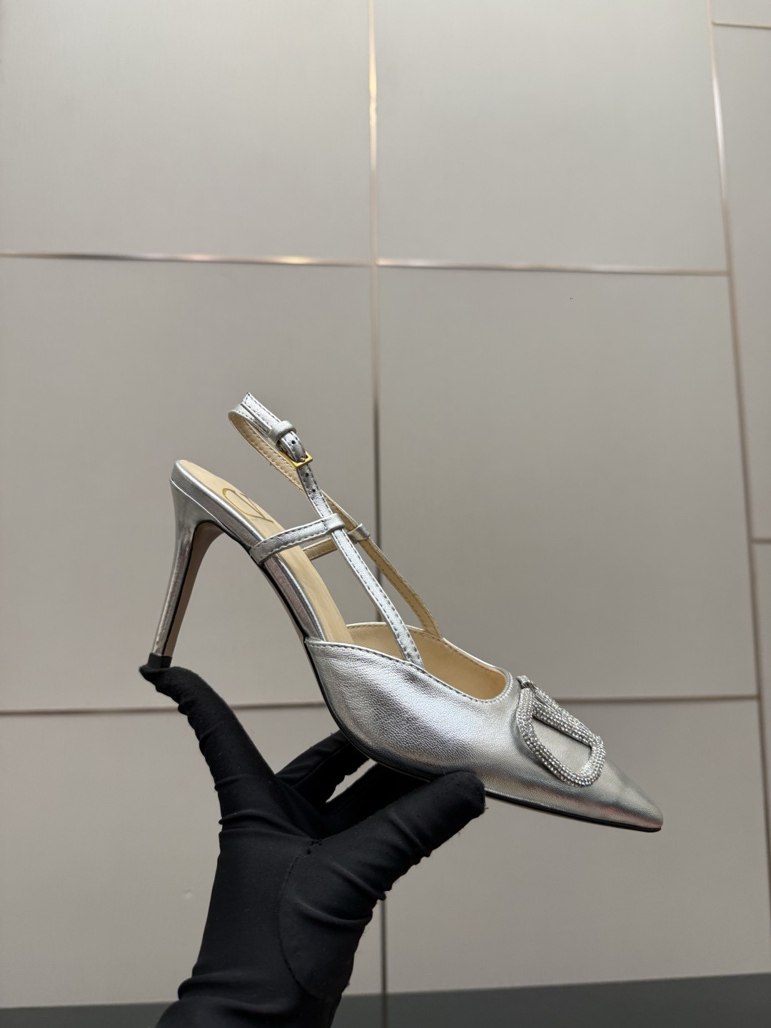 발렌티노(VALENTINO) 신상 리본 스트랩 펌프스 신발