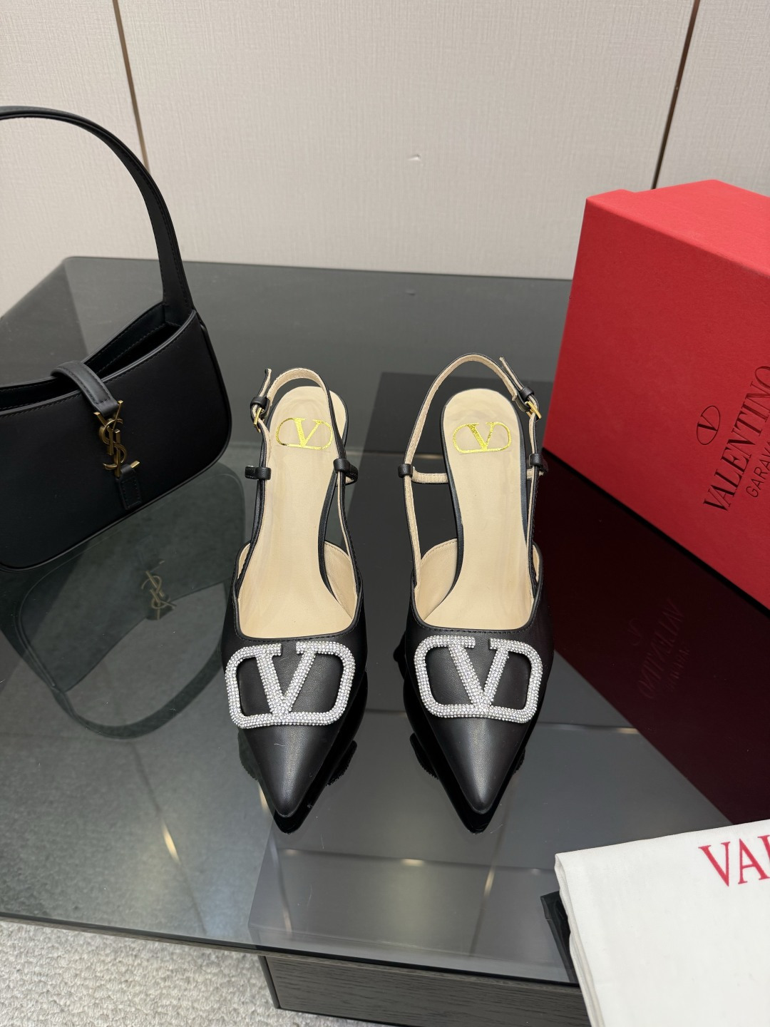 발렌티노(VALENTINO) 신상 리본 스트랩 펌프스 신발