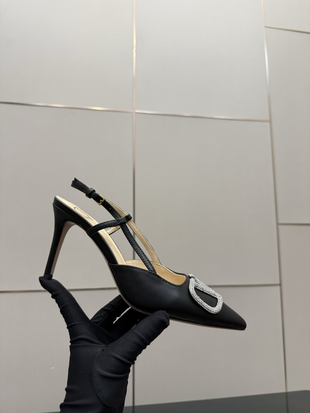 발렌티노(VALENTINO) 신상 리본 스트랩 펌프스 신발