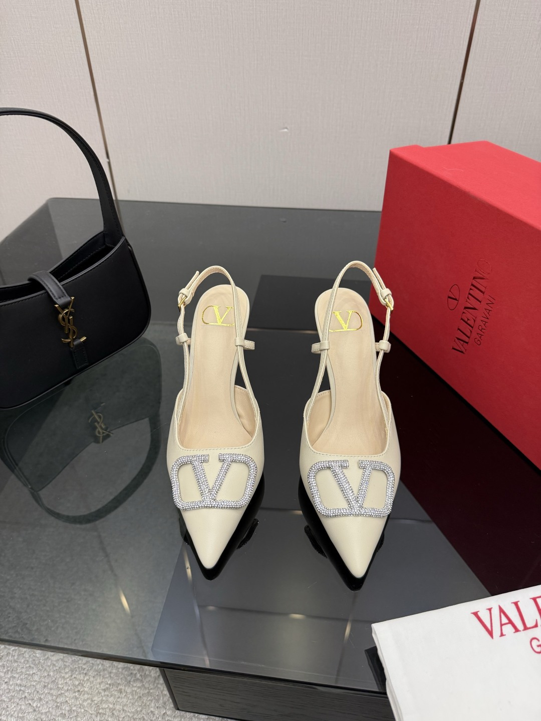 발렌티노(VALENTINO) 신상 리본 스트랩 펌프스 신발