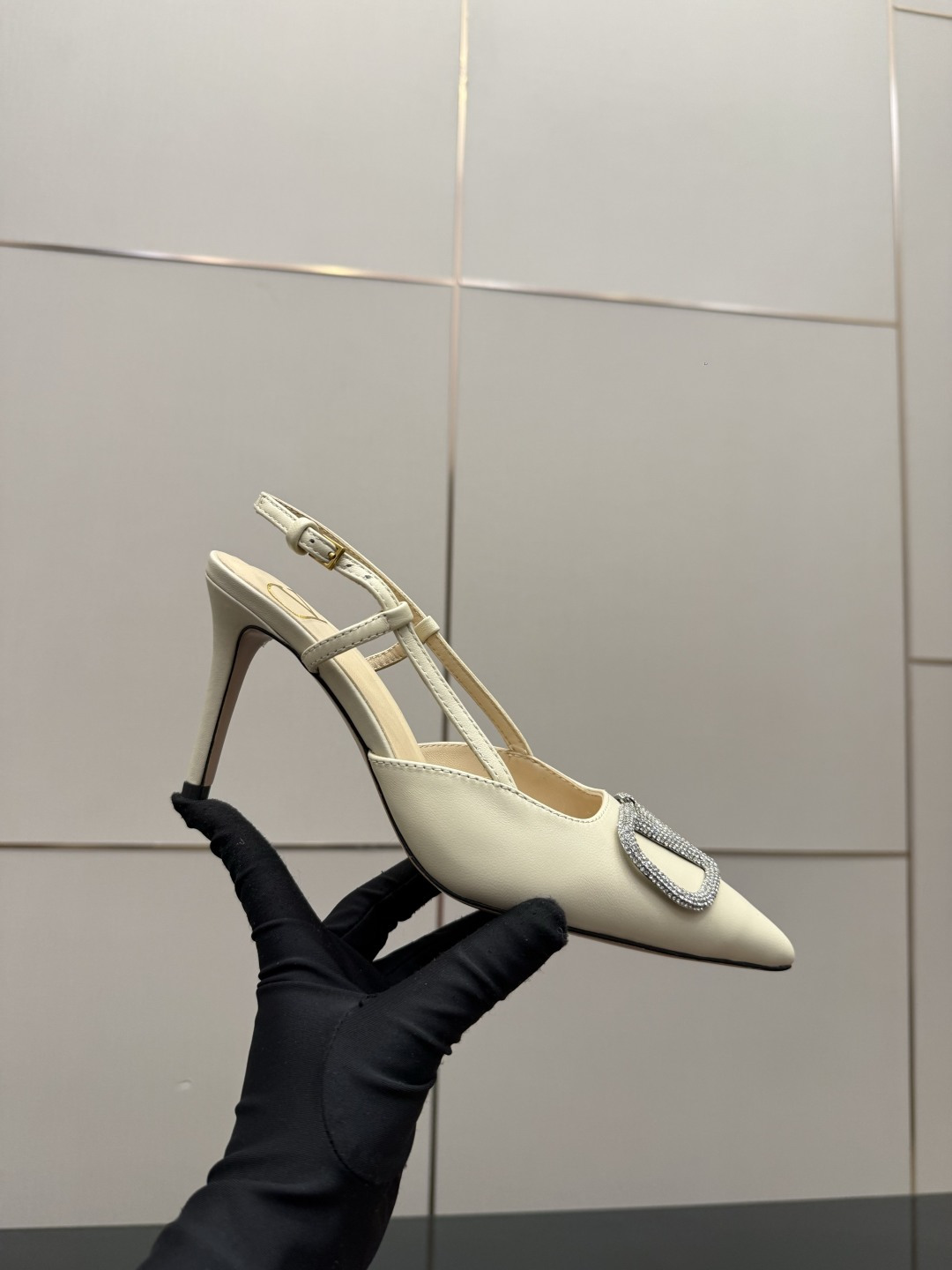 발렌티노(VALENTINO) 신상 리본 스트랩 펌프스 신발