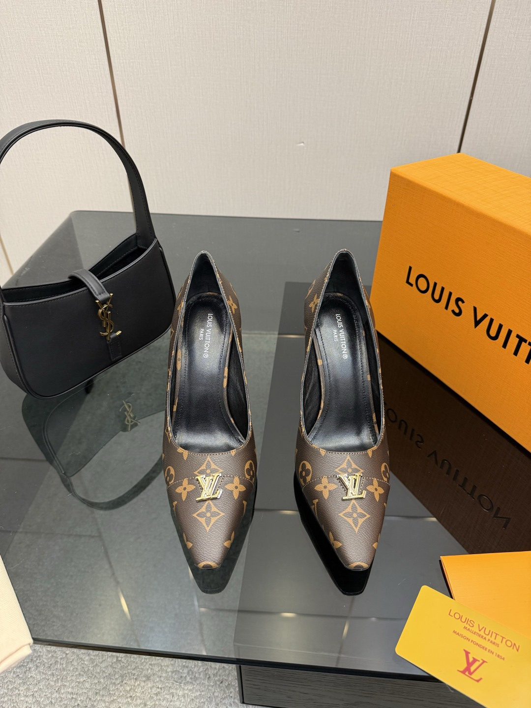 루이비통(LV) 펌프스 신발