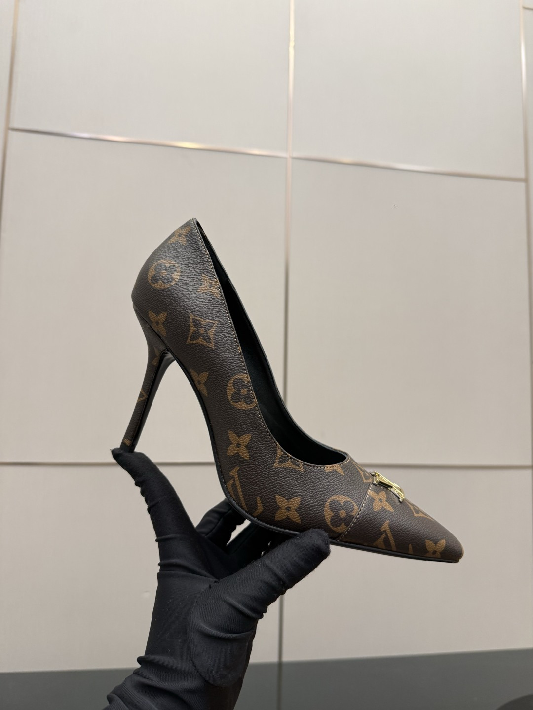 루이비통(LV) 펌프스 신발