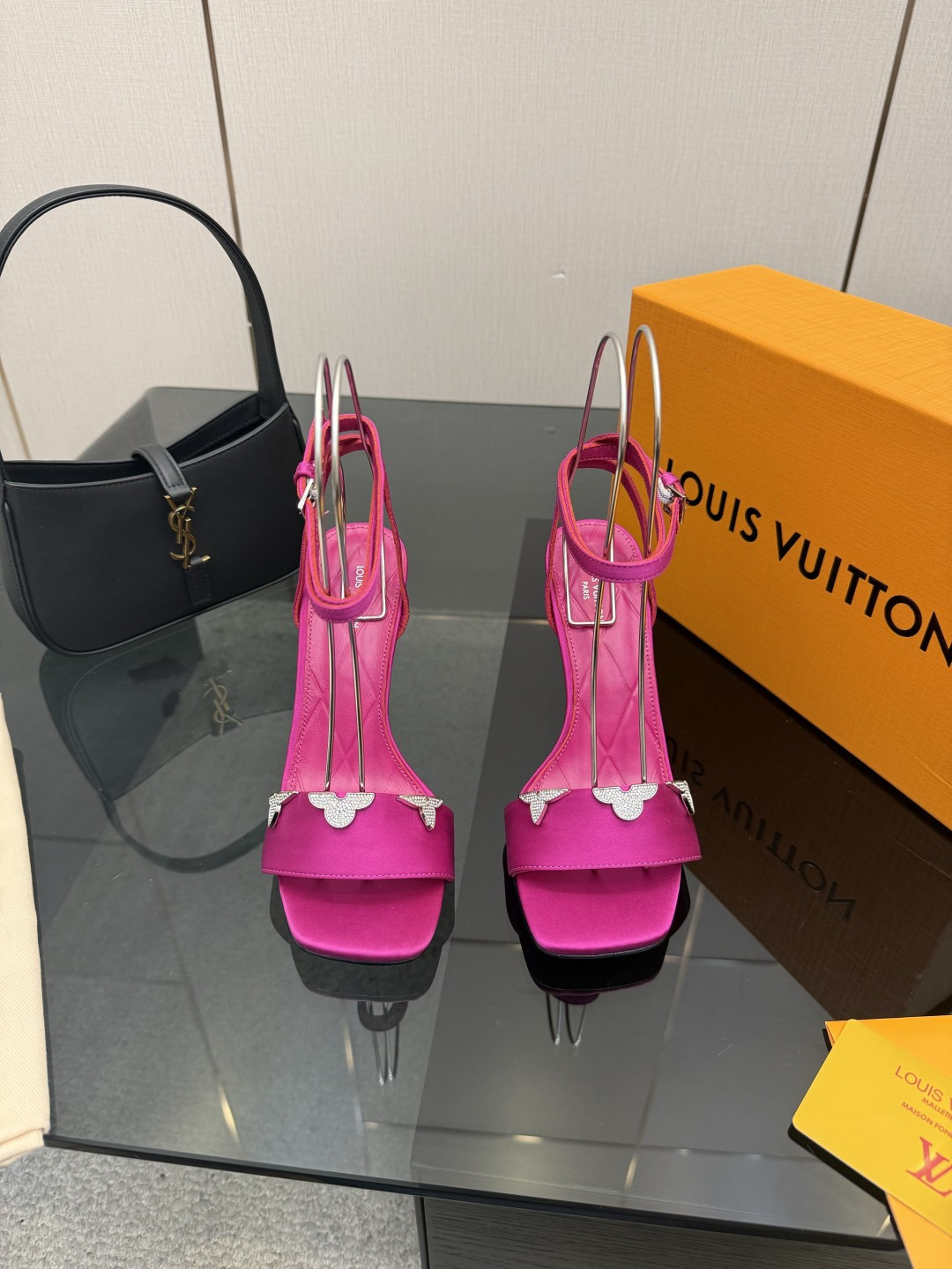루이비통(LV) 하이힐 샌들 신발