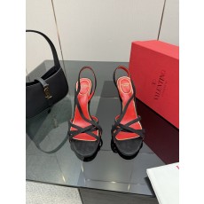 발렌티노(VALENTINO) 클래식 샌들 신발