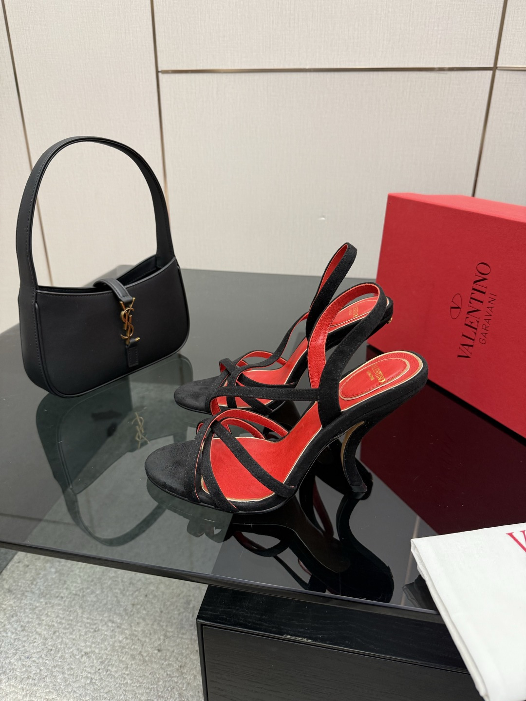 발렌티노(VALENTINO) 클래식 샌들 신발