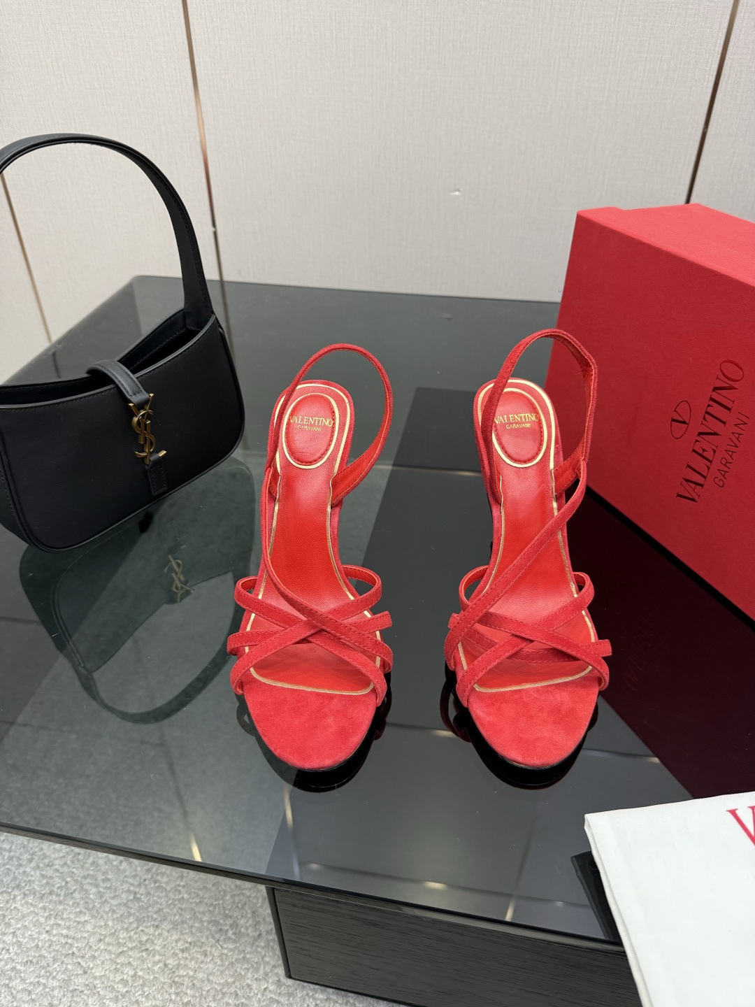 발렌티노(VALENTINO) 클래식 샌들 신발