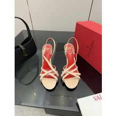 발렌티노(VALENTINO) 클래식 샌들 신발