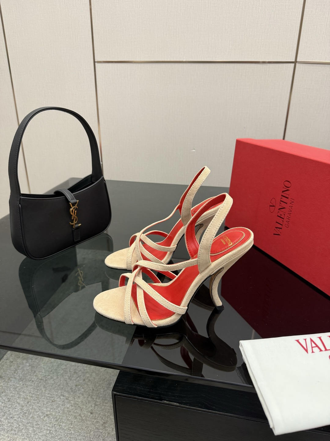 발렌티노(VALENTINO) 클래식 샌들 신발