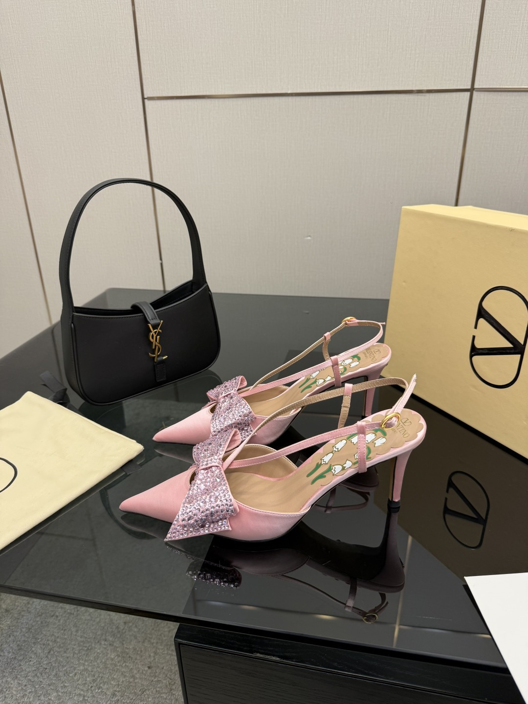 [Valentino] 26SS 발렌티노 핫픽스 리본 실크 펌프스 힐 구두 신발