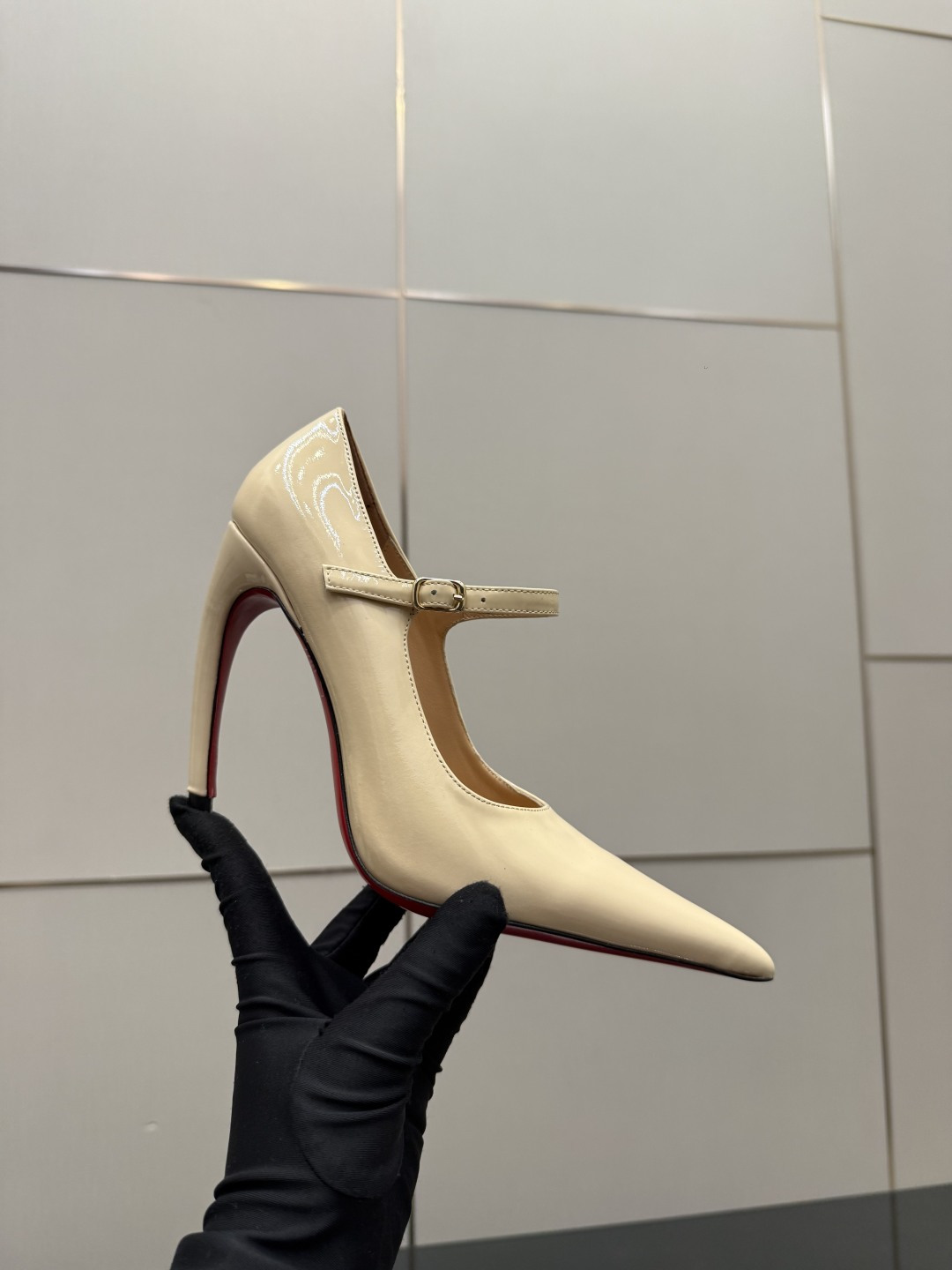 [Christian Louboutin] 크리스찬 루부탱 26SS CL 런웨이 로즈 쥬얼 샌들 구두 신발