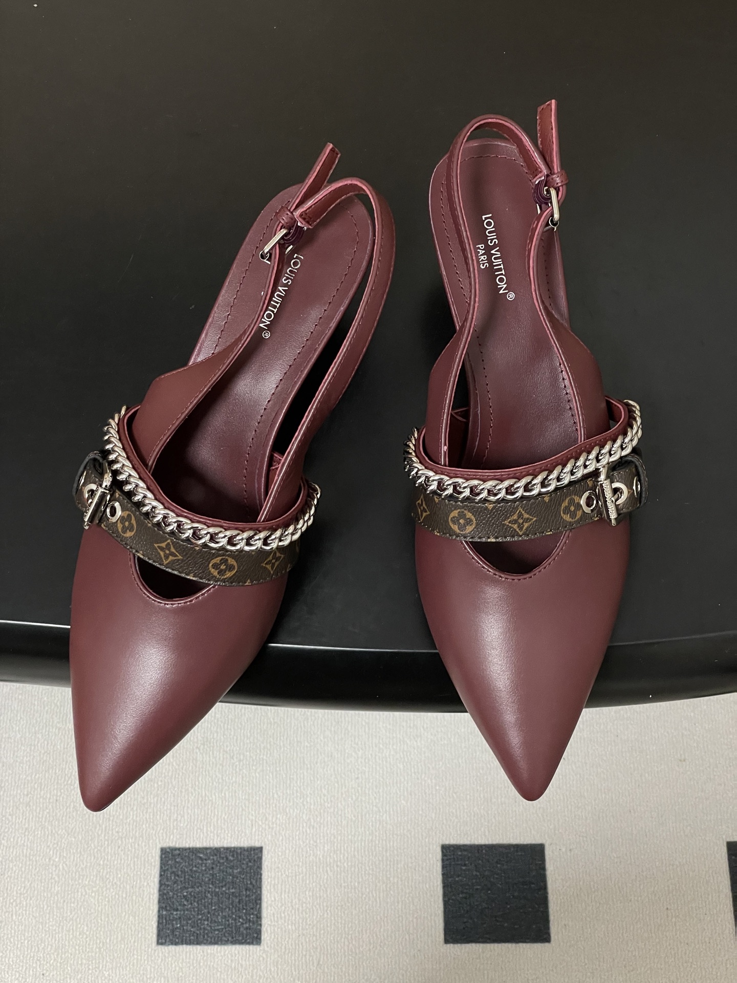 루이비통(LV) 체인 백스트랩 샌들 신발