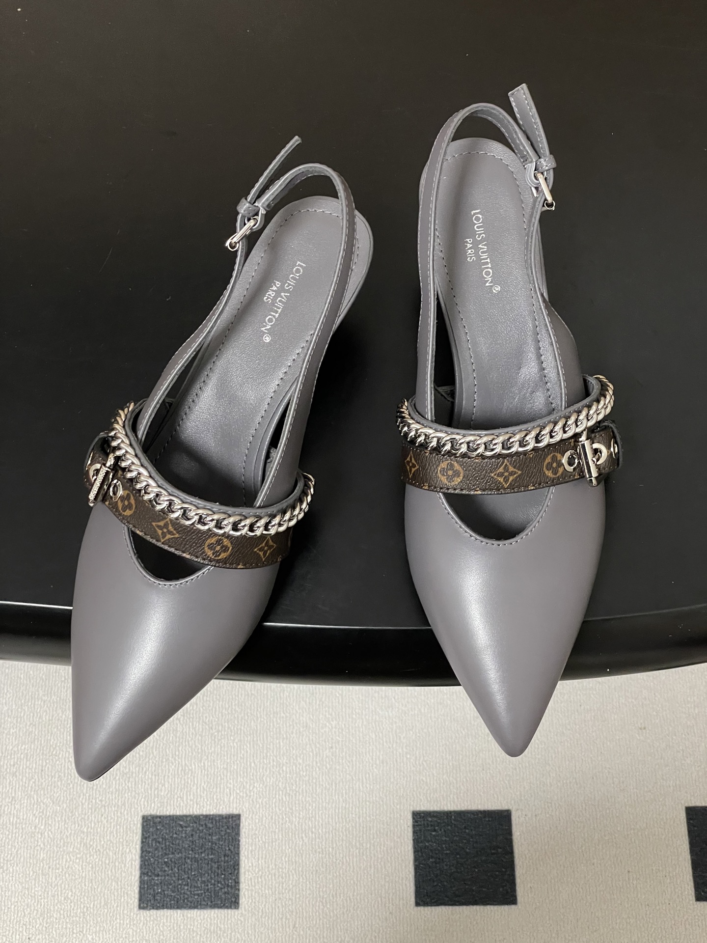 루이비통(LV) 체인 백스트랩 샌들 신발