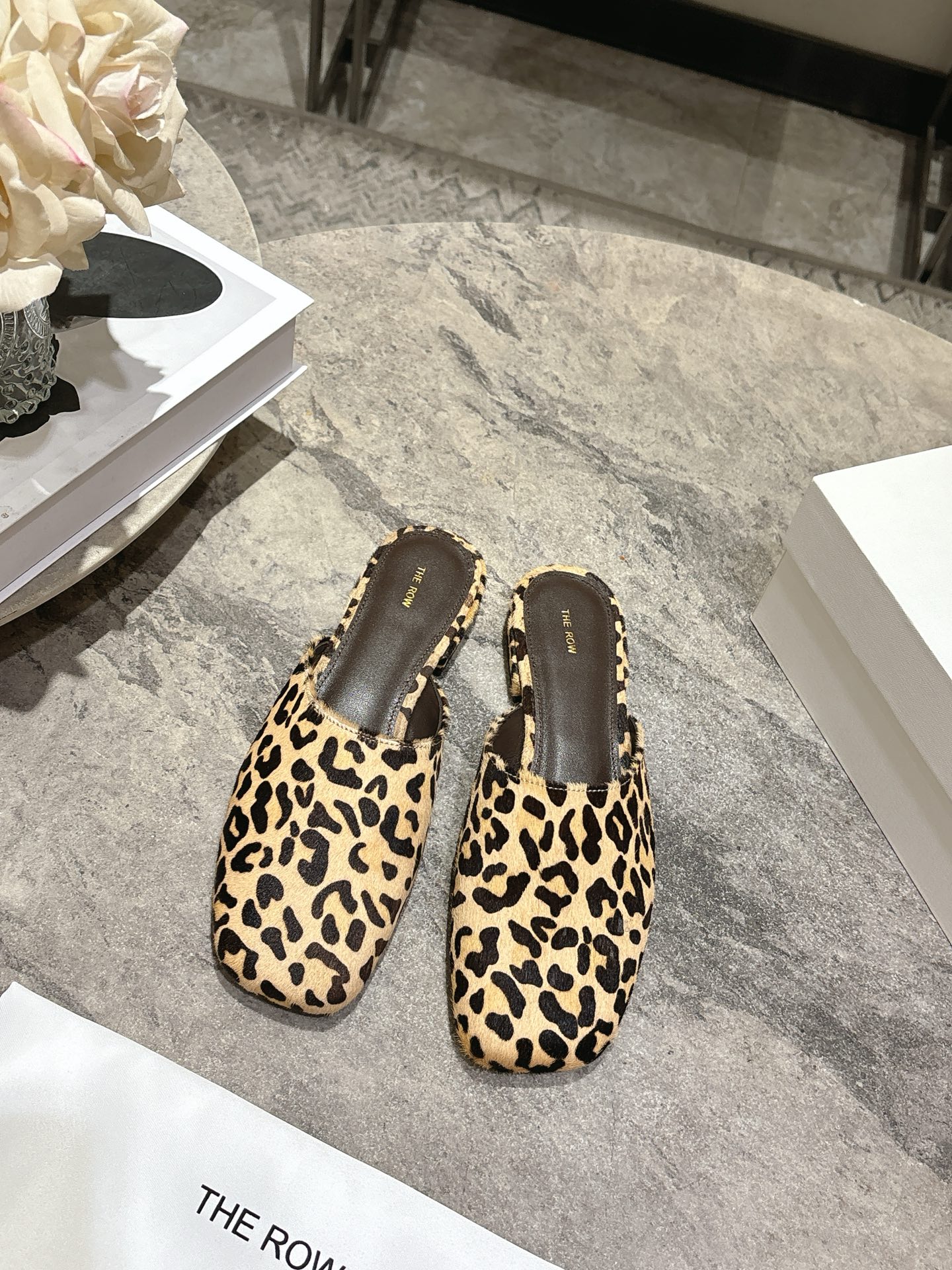 The Row 26SS TR 더 로우 라운드 힐 마리제인 뮬 샌들 슬리퍼 신발