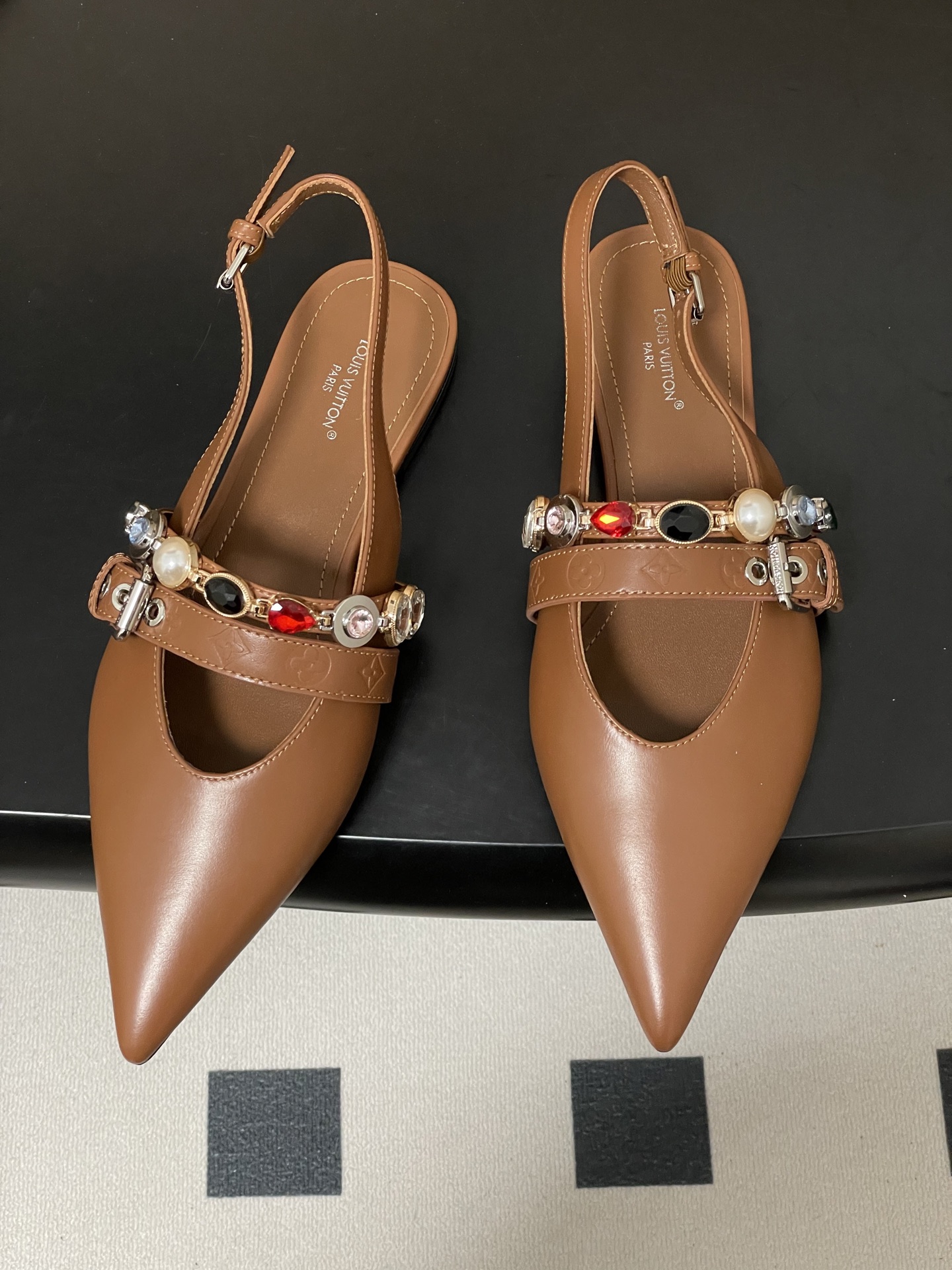 루이비통(LV)  주얼 체인 백스트랩 플랫 샌들 신발