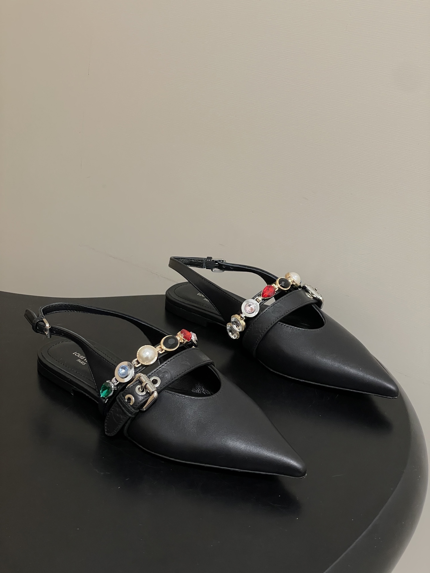 루이비통(LV)  주얼 체인 백스트랩 플랫 샌들 신발