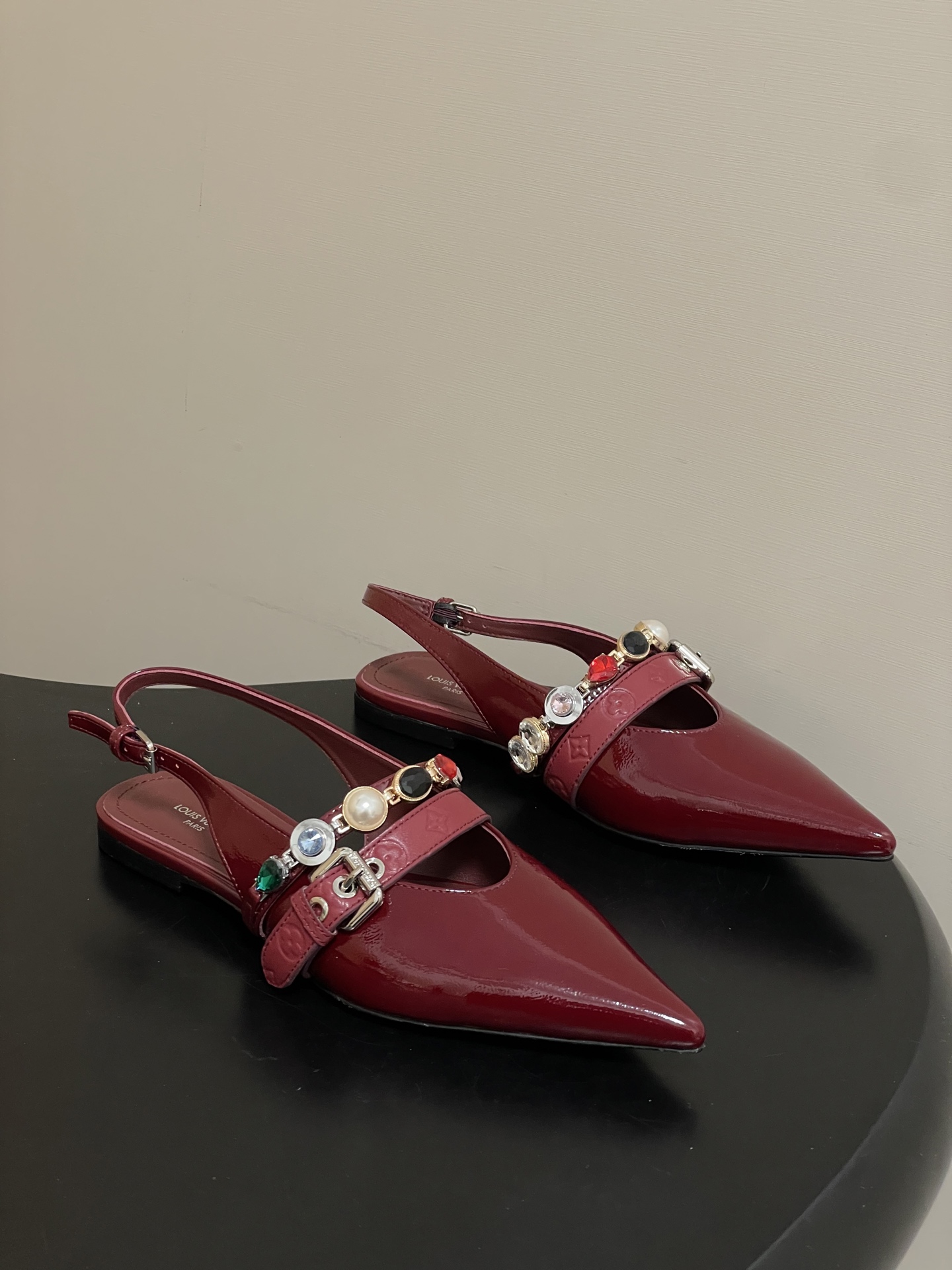 루이비통(LV)  주얼 체인 백스트랩 플랫 샌들 신발