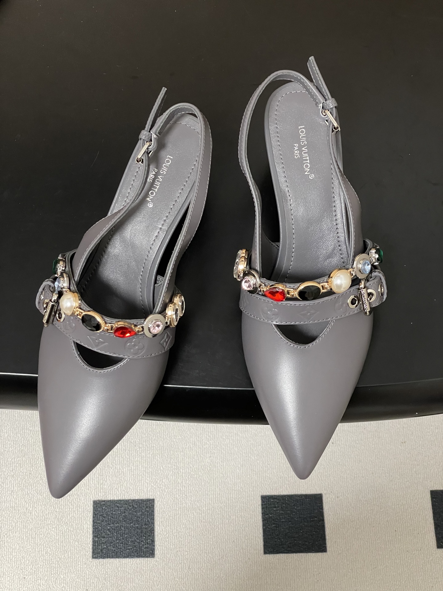 루이비통(LV)  주얼 체인 백스트랩 미들힐 샌들 신발