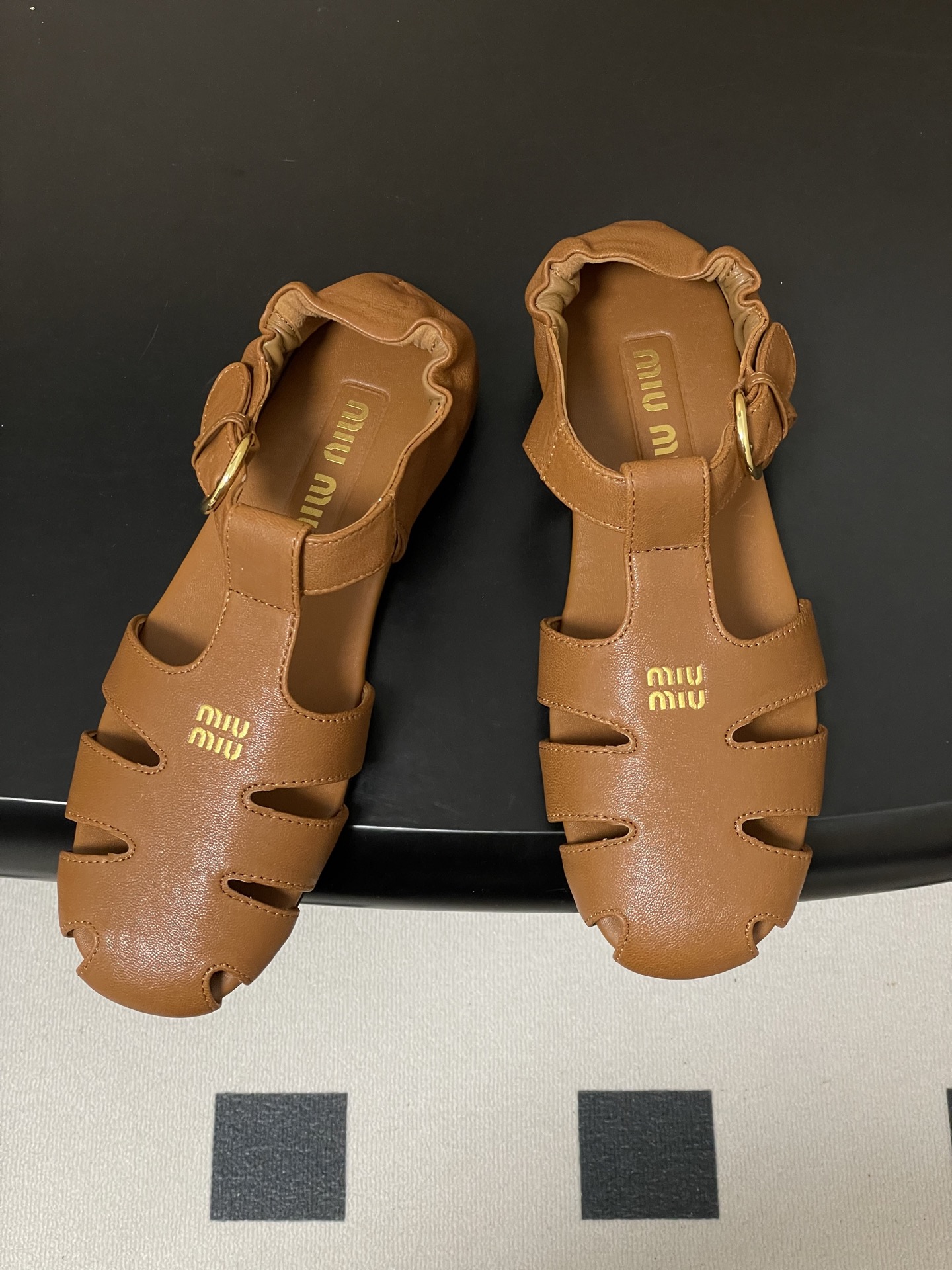 미우미우(MIU MIU) 로마 샌들 플랫 메리제인 발레 슈즈 신발