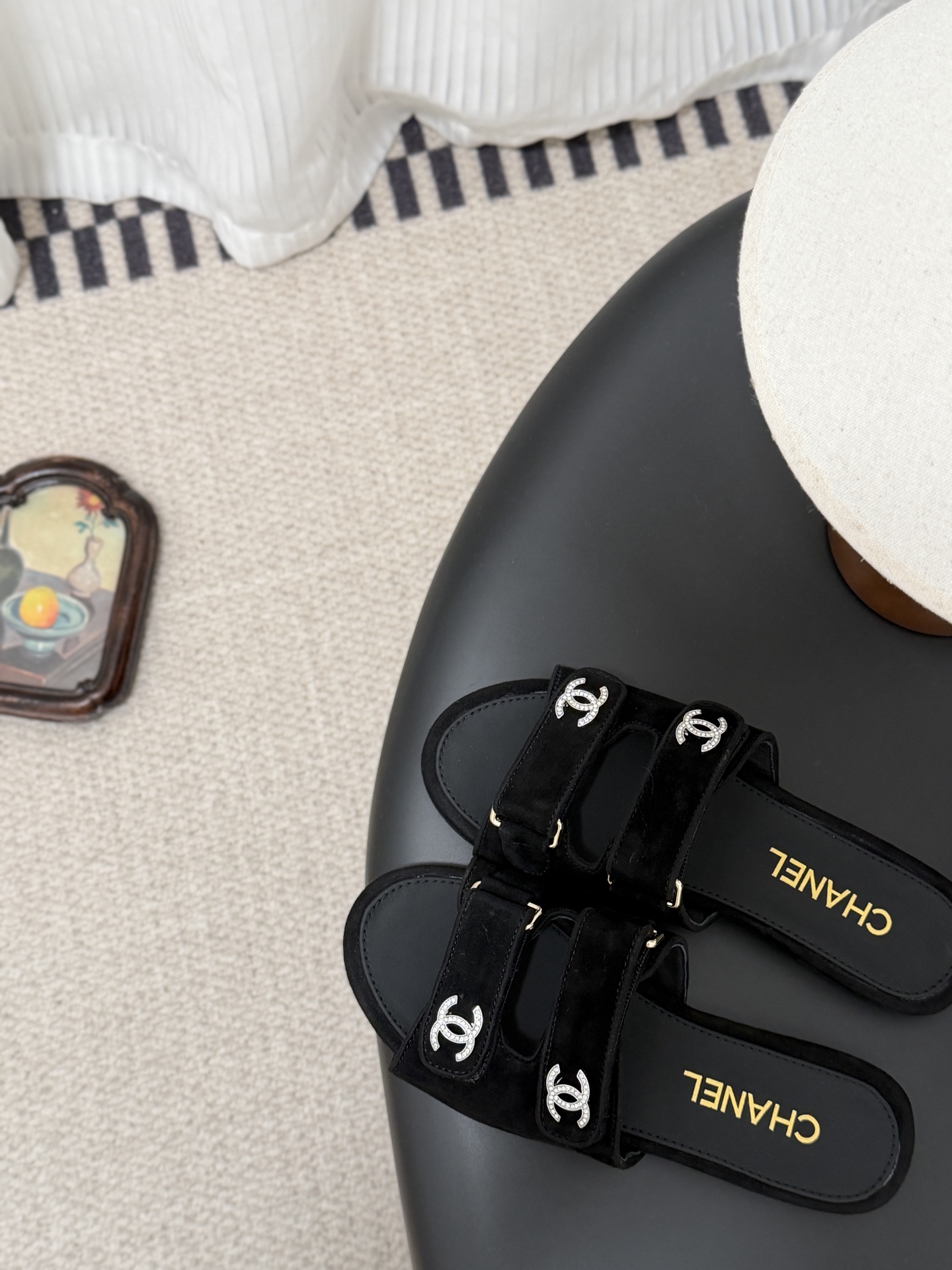 샤넬(CHANEL) 클래식 더블 C 로고 슬리퍼 신발