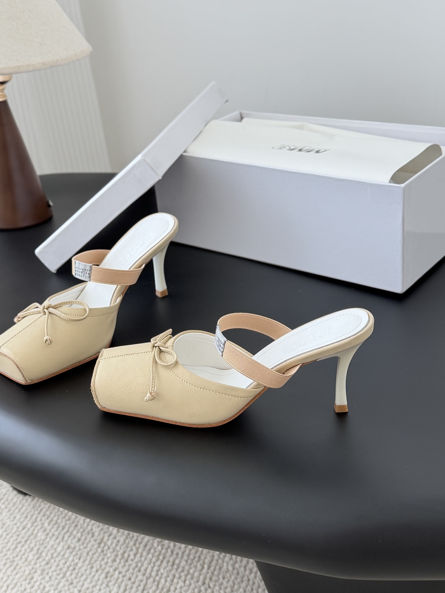 [Maison Margiela] MM6 메종 마르지엘라 스퀘어 토 리본 뮬 구두 신발