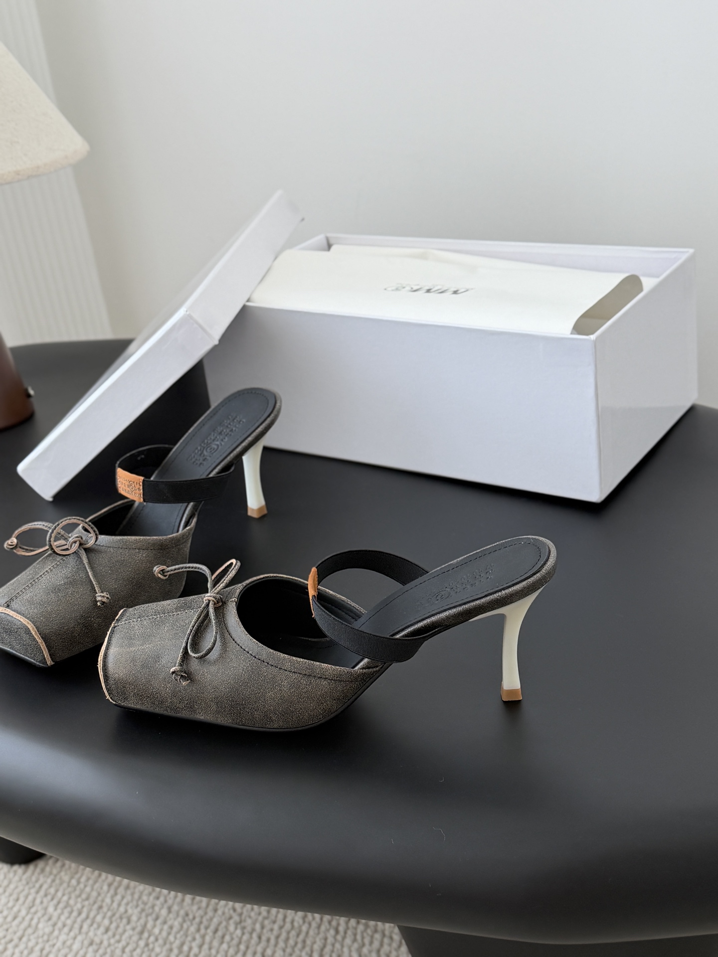 [Maison Margiela] MM6 메종 마르지엘라 스퀘어 토 리본 뮬 구두 신발