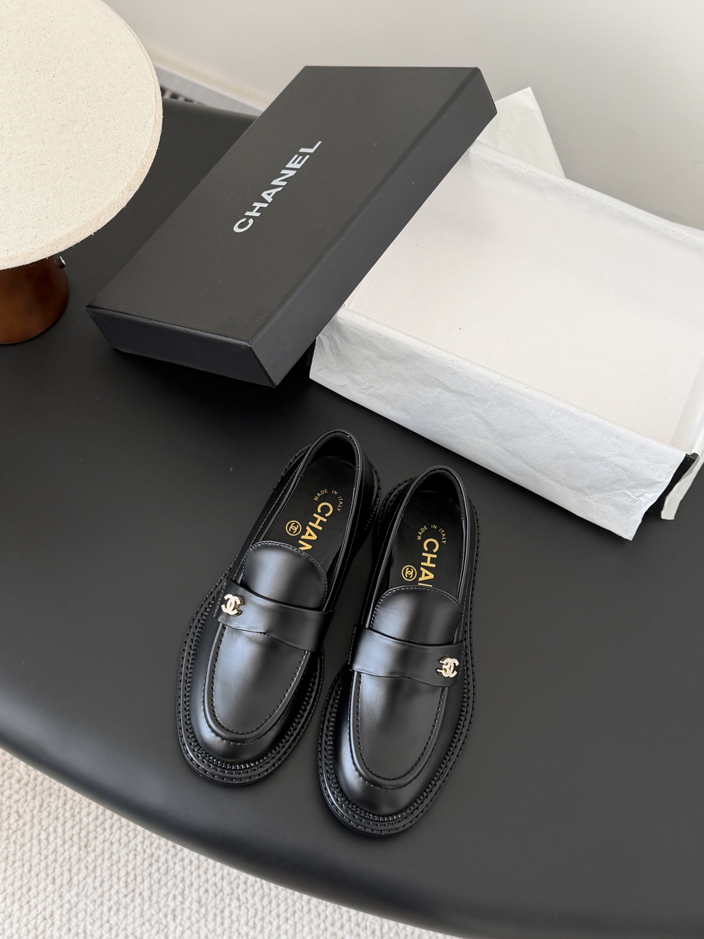 Chanel 26C 샤넬 크루즈 신상 쥬얼 로고 로퍼 신발