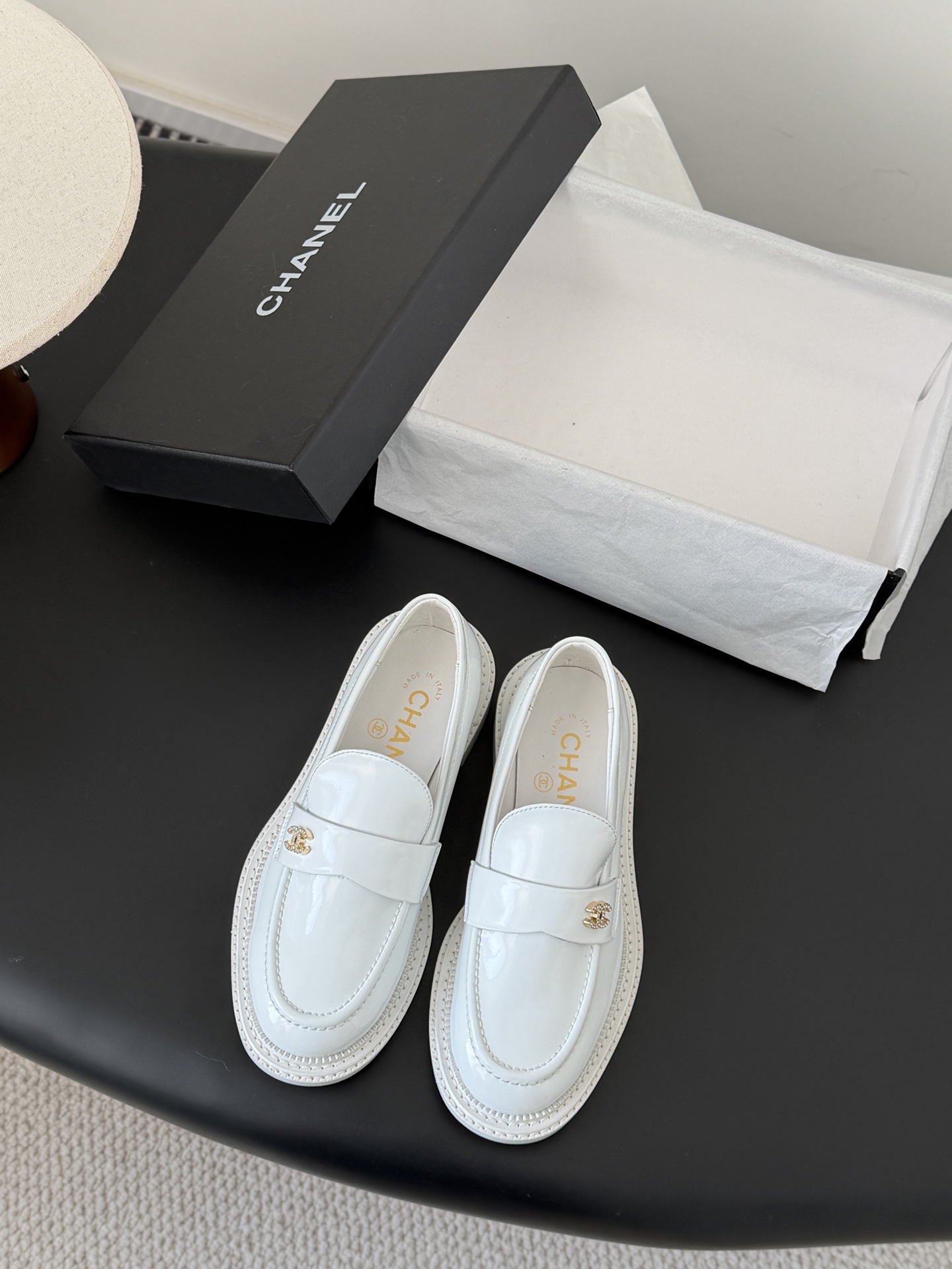 Chanel 26C 샤넬 크루즈 신상 쥬얼 로고 로퍼 신발