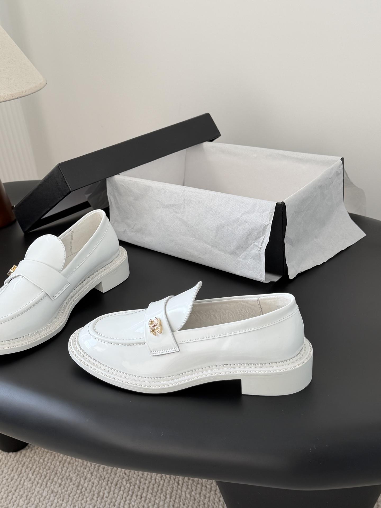 Chanel 26C 샤넬 크루즈 신상 쥬얼 로고 로퍼 신발