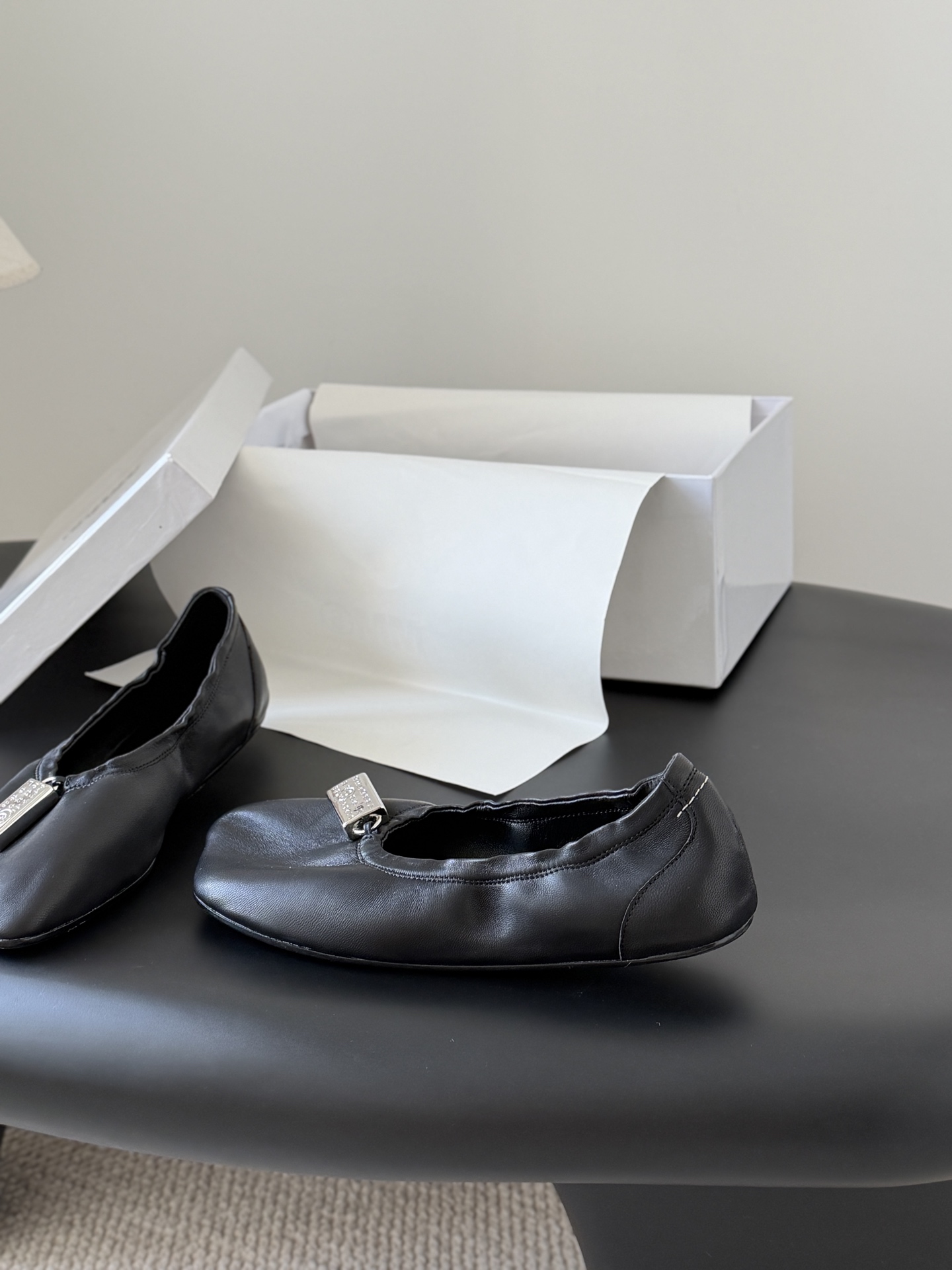 Maison Margiela MM6 메종 마르지엘라 타비(Tabi) 플랫 슈즈 신발