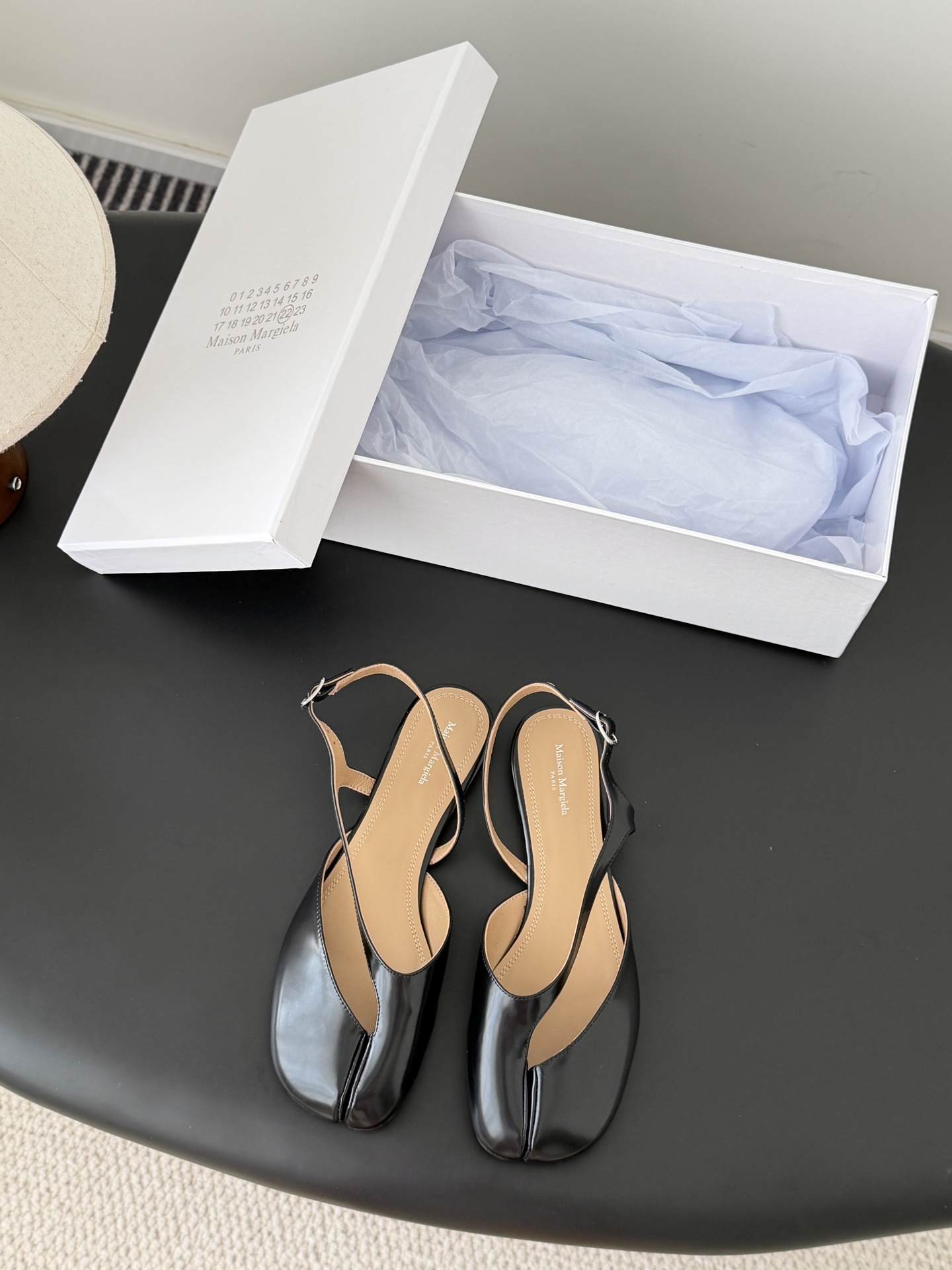 Maison Margiela MM6 메종 마르지엘라 타비(Tabi) 플랫 슬리퍼 샌들 신발