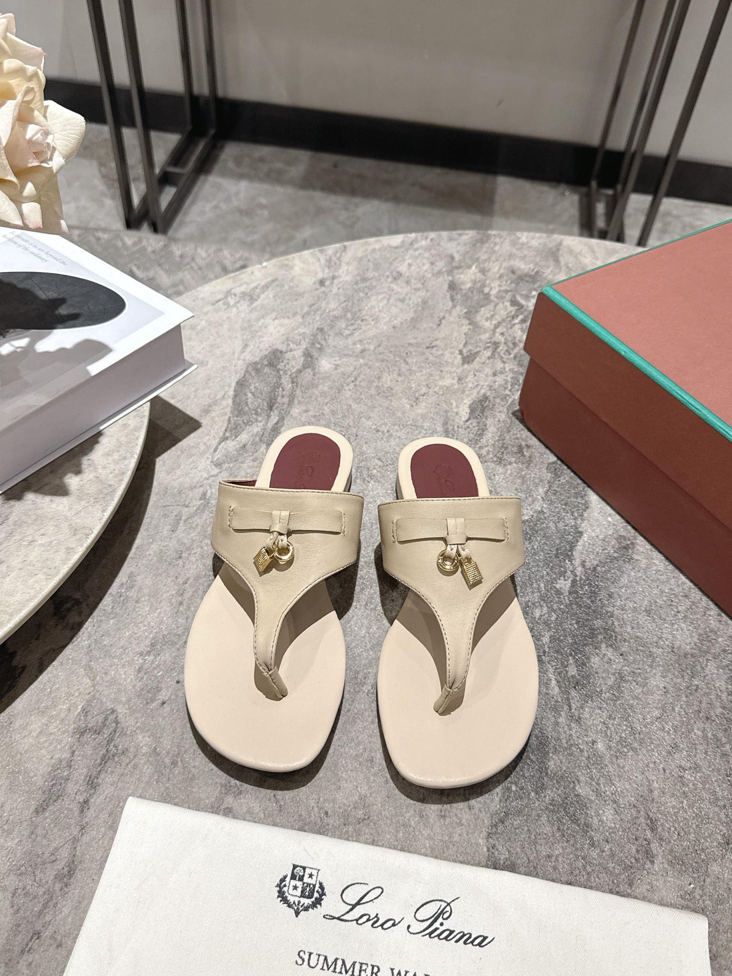 Loro Piana LP 로로 피아나 클래식 플립플랍 샌들 신발