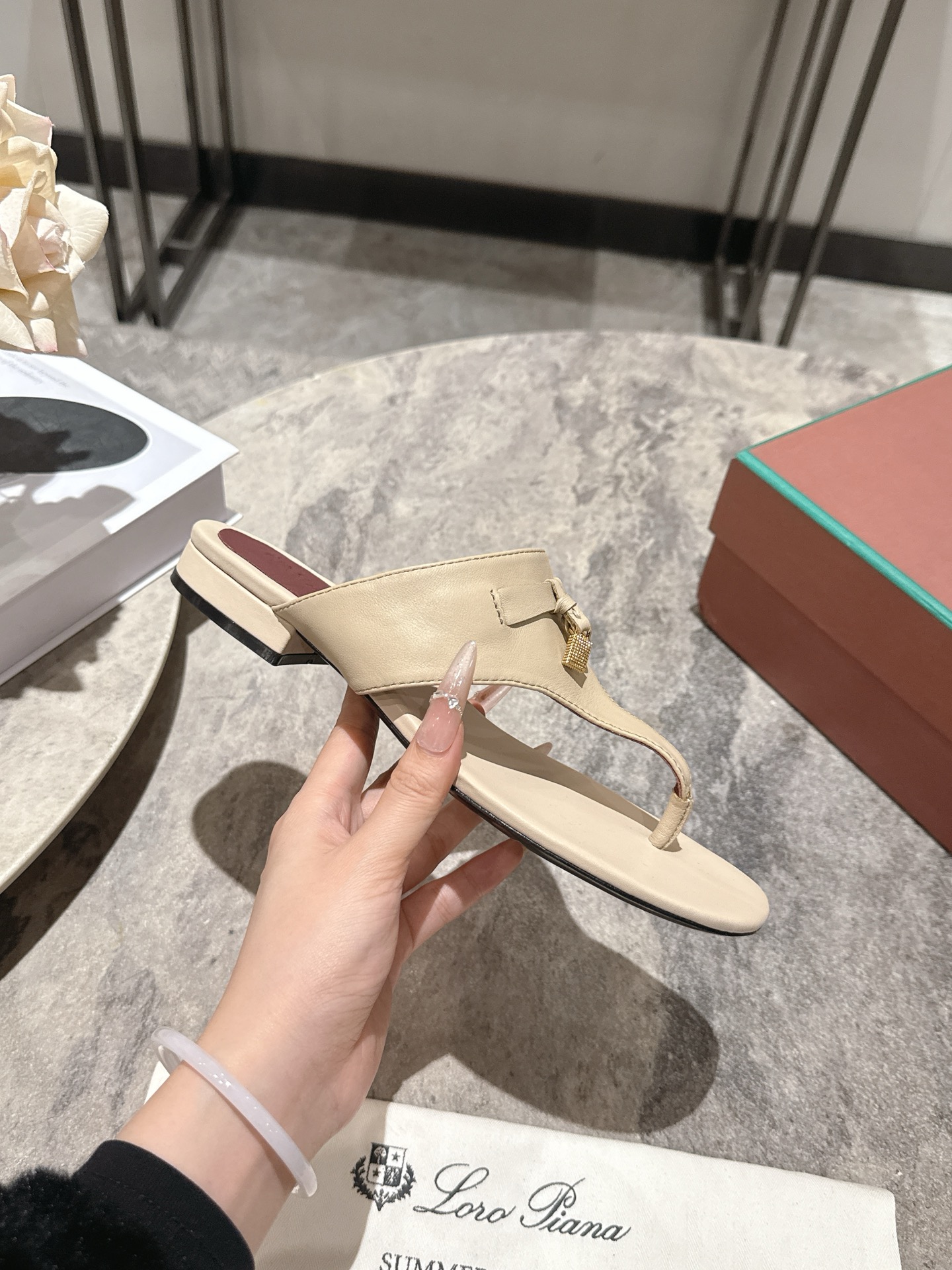 Loro Piana LP 로로 피아나 클래식 플립플랍 샌들 신발