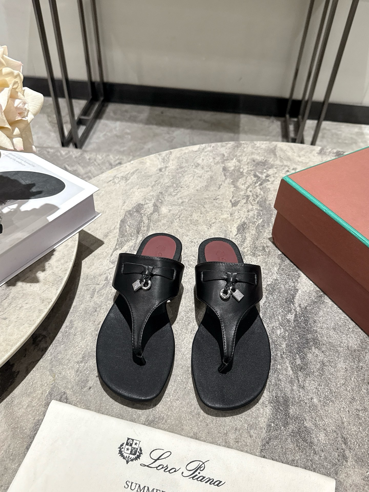 Loro Piana LP 로로 피아나 클래식 플립플랍 샌들 신발