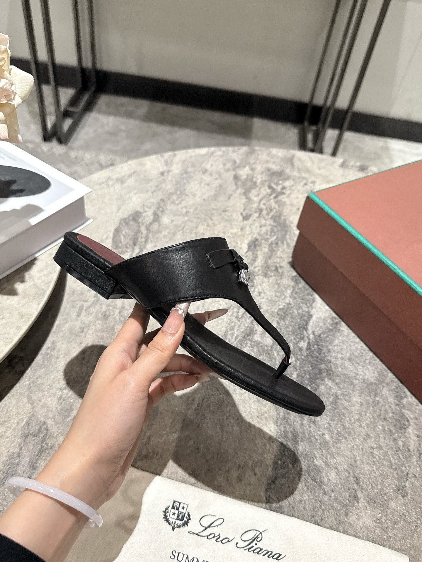 Loro Piana LP 로로 피아나 클래식 플립플랍 샌들 신발