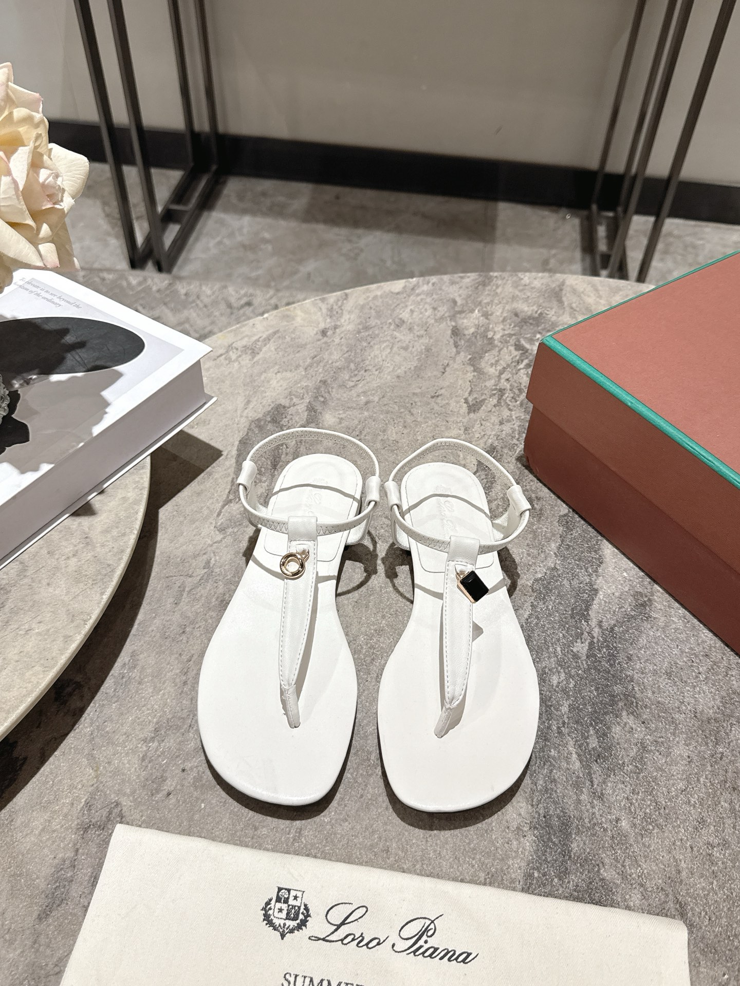 Loro Piana LP 로로 피아나 클래식 플립플랍 샌들 신발