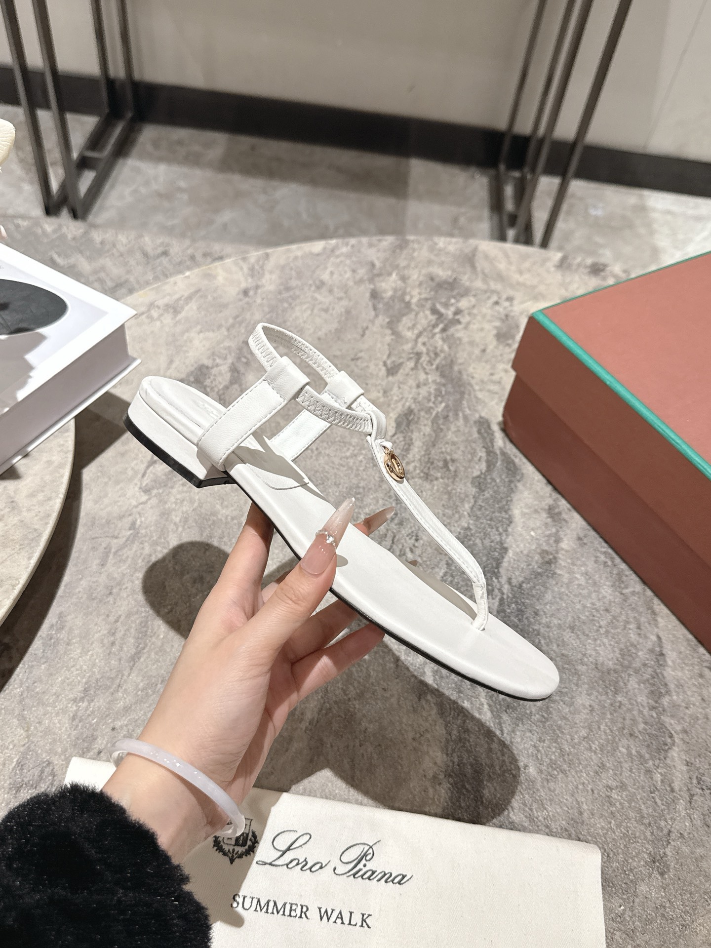 Loro Piana LP 로로 피아나 클래식 플립플랍 샌들 신발