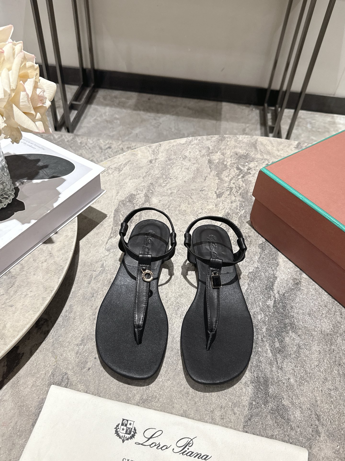 Loro Piana LP 로로 피아나 클래식 플립플랍 샌들 신발