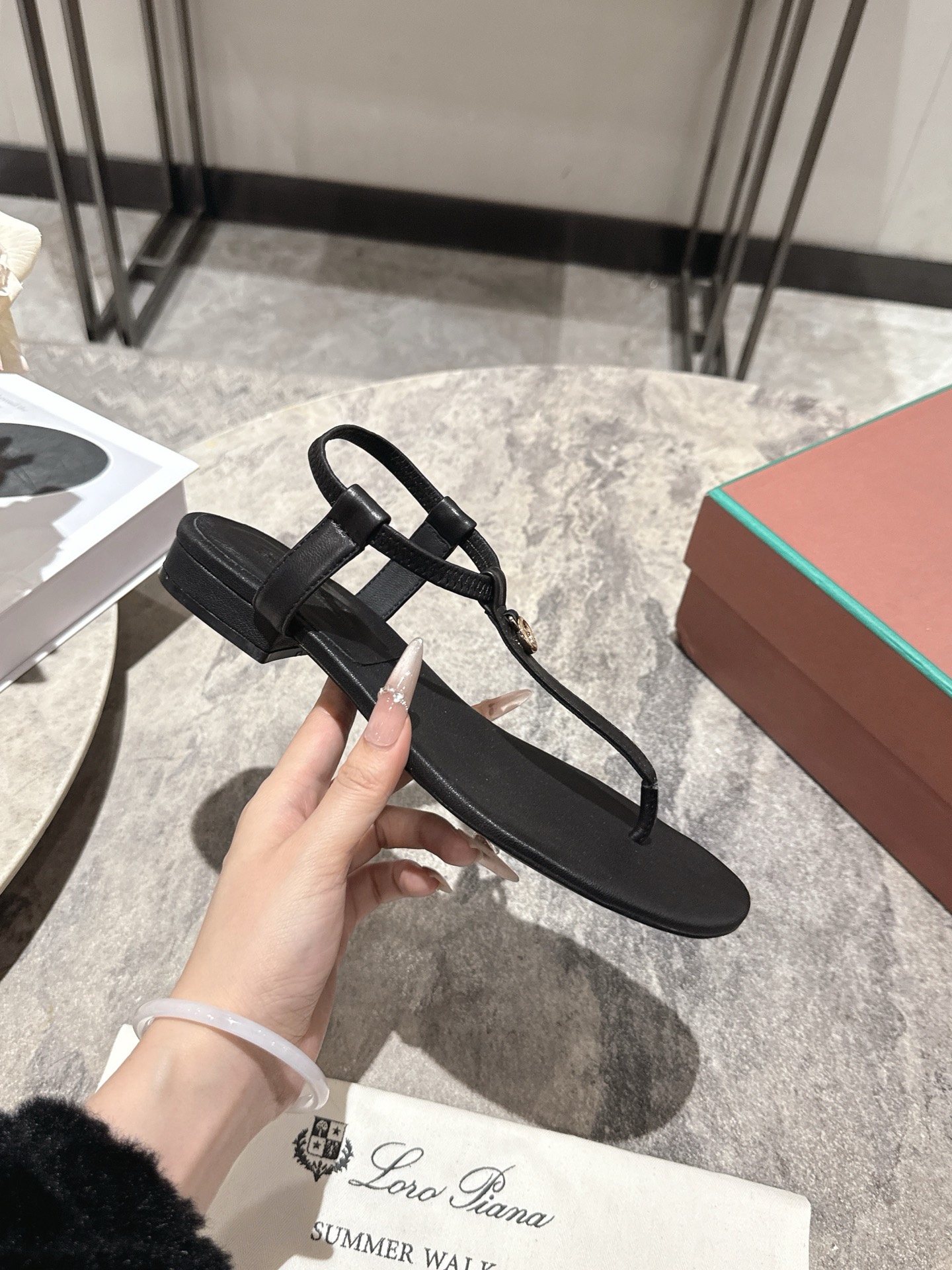 Loro Piana LP 로로 피아나 클래식 플립플랍 샌들 신발