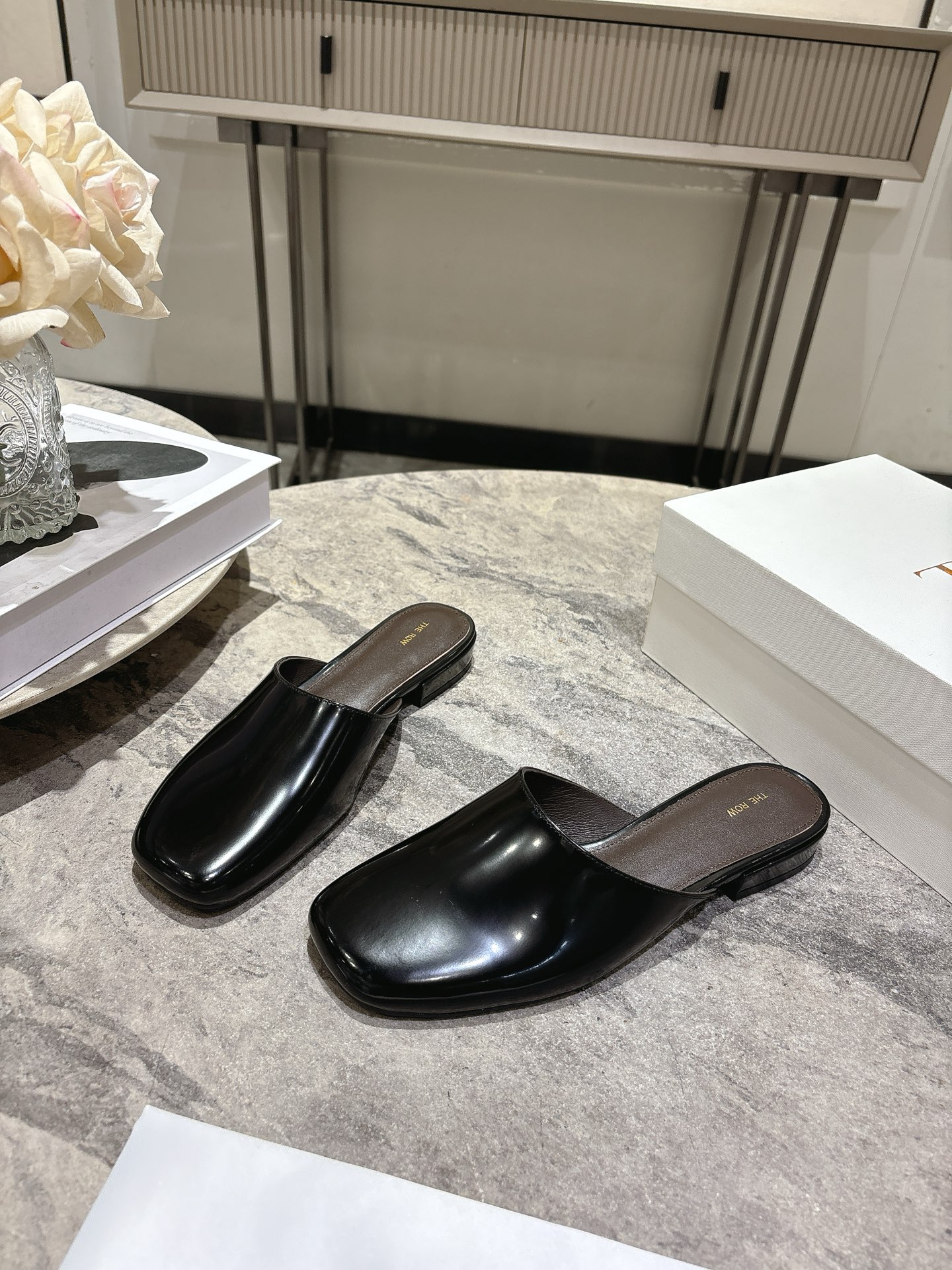 The Row 26SS TR 더 로우 라운드 힐 마리제인 뮬 샌들 슬리퍼 신발