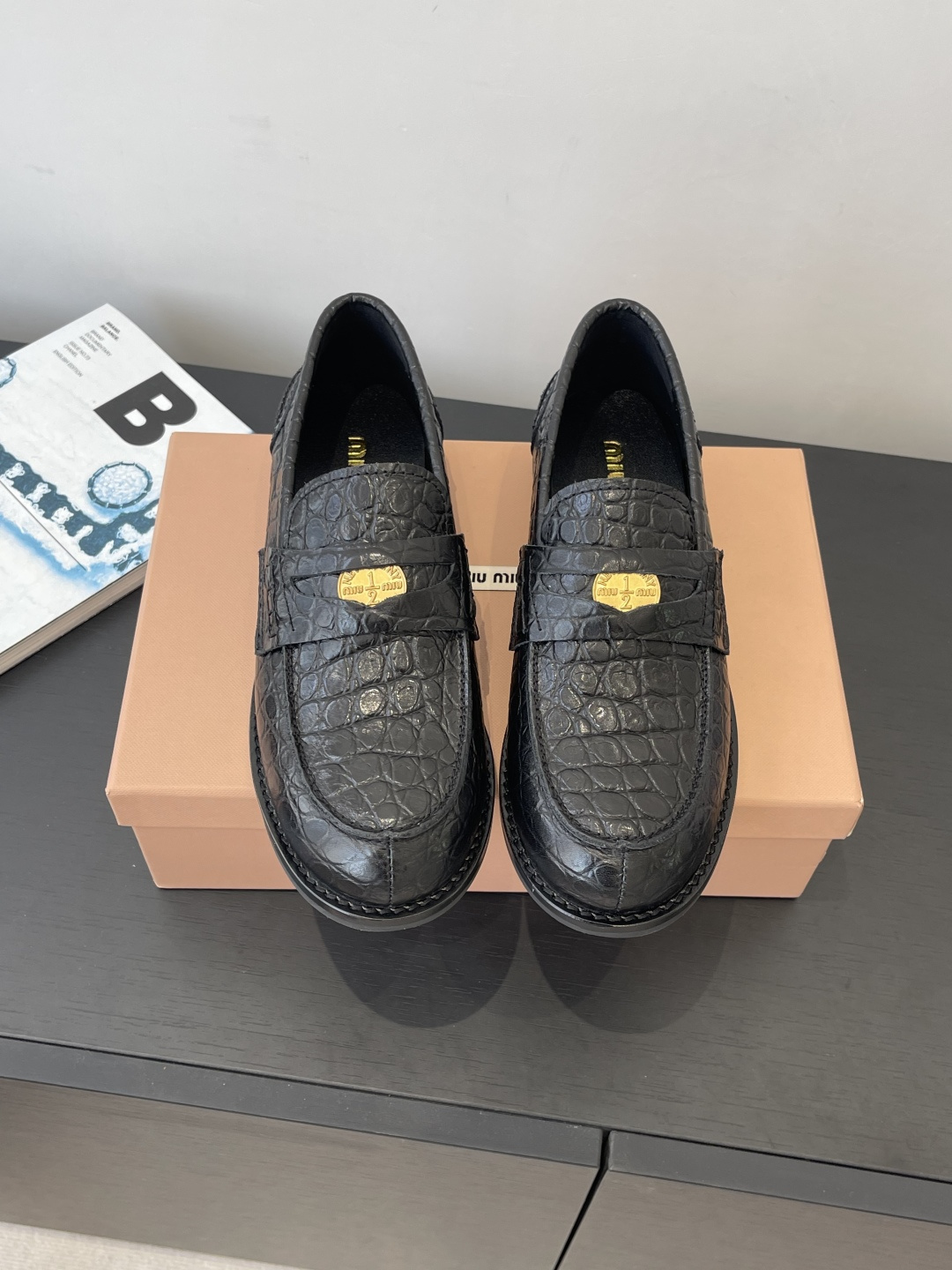 miumiu 미우미우 럭키 코인 레더 로퍼 구두 신발