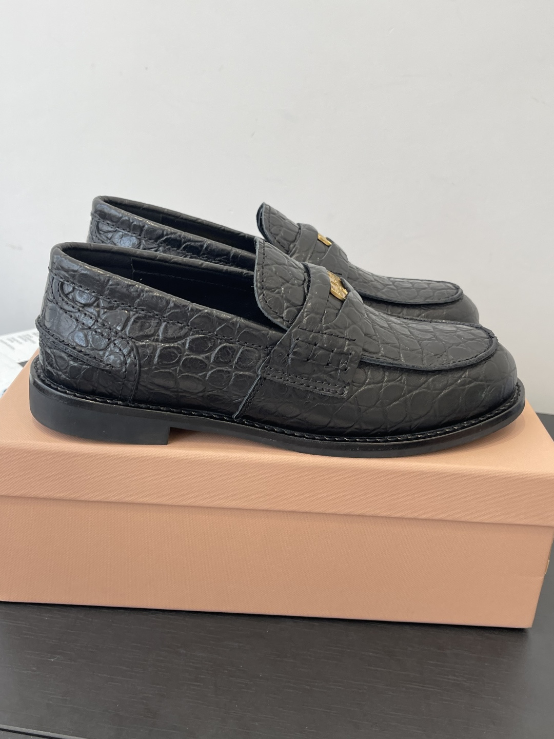 miumiu 미우미우 럭키 코인 레더 로퍼 구두 신발